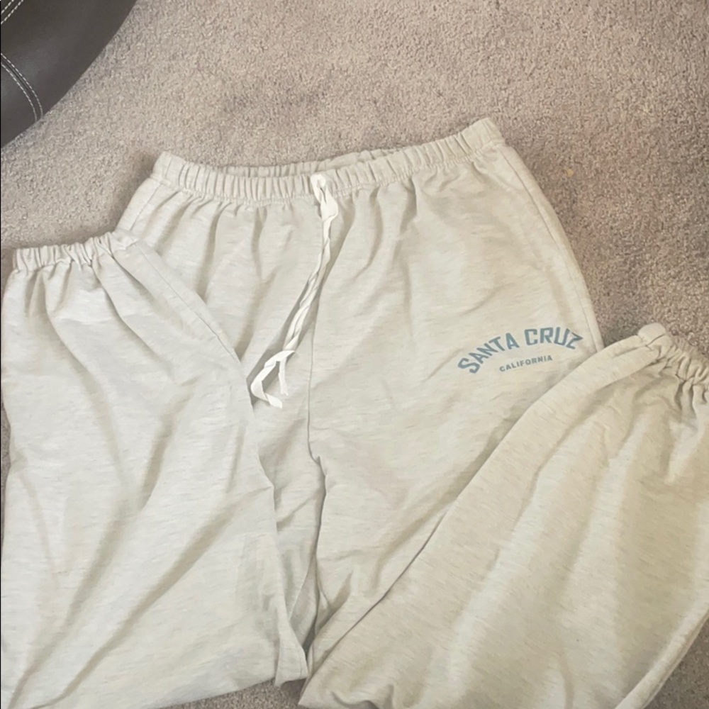 Romwe Santa Cruz Sweats
